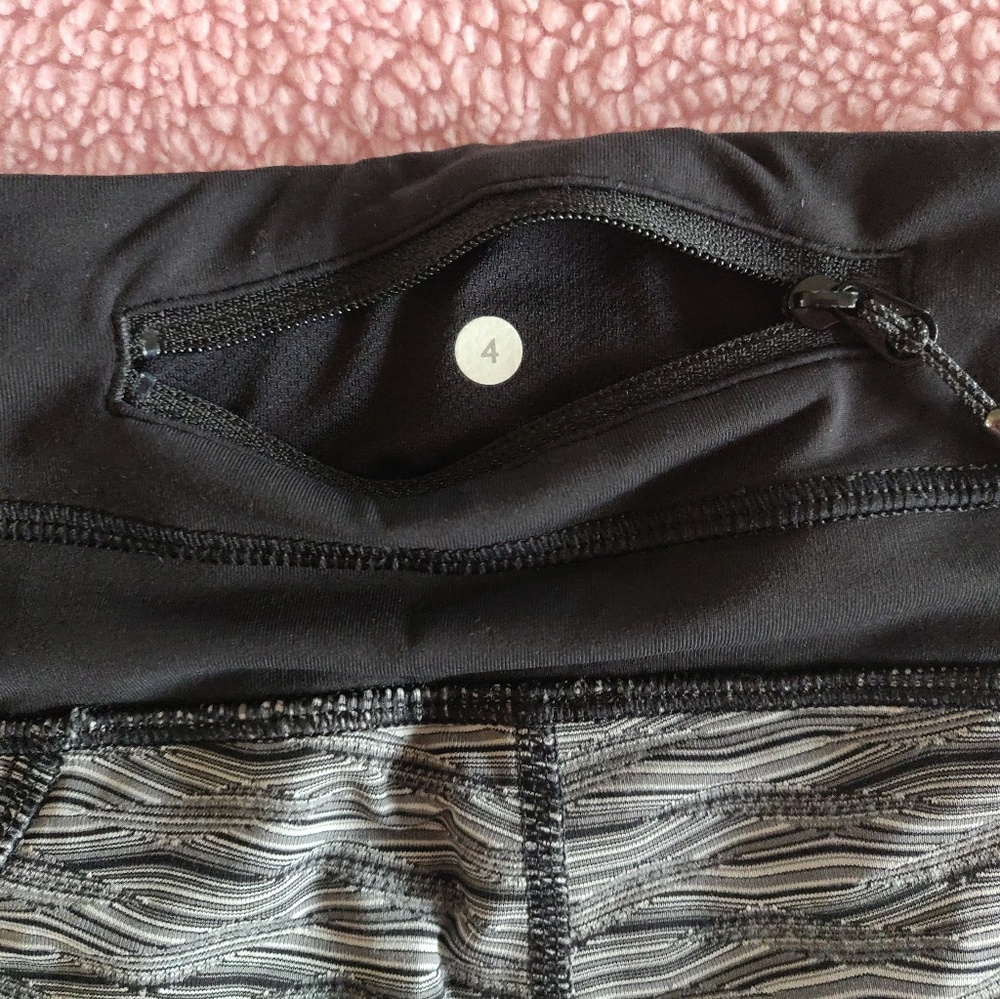 Lululemon Cropped Leggings Yoga Pants Size 4 - Picture 2 of 5